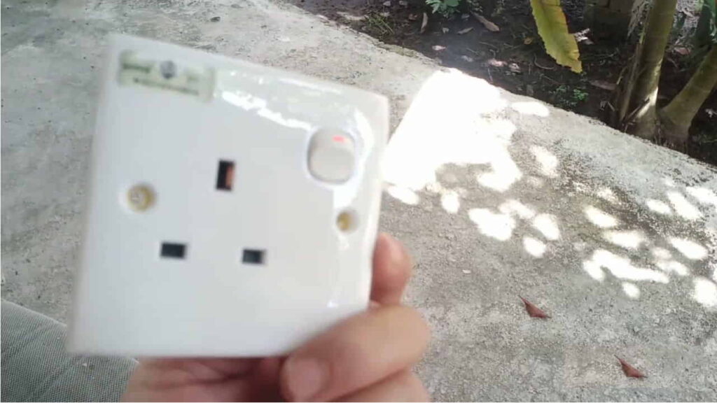 standard & piawaian untuk plug suis 3 pin di malaysia