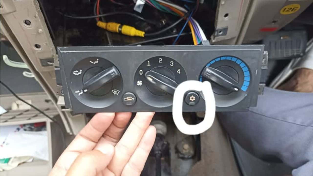 tanda suis aircond kereta rosakcara baiki paling praktikal